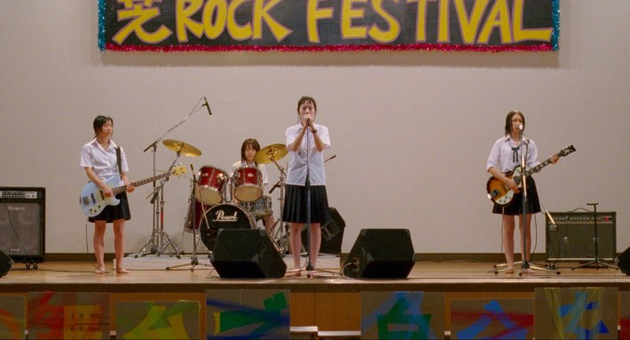 the main characters of linda linda linda playing at their school festival